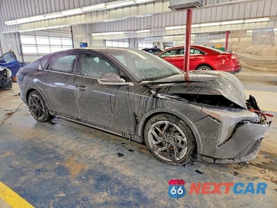 Czwarte zdjęcie samochodu z boku: 2025 KIA K4 GT-LINE VIN:3KPFW4DE0SE038733 - miniatura
