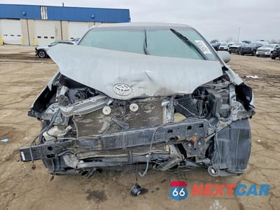 Piąte zdjęcie samochodu w środku: 2016 TOYOTA SIENNA XLE 8-PASSENGER VIN:5TDYK3DC7GS736573 - miniatura