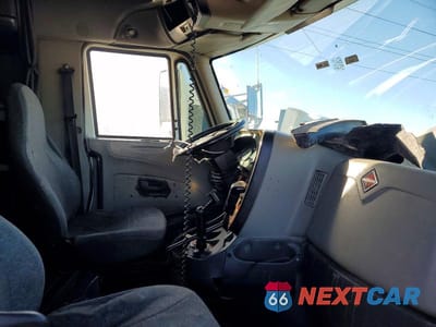 Piąte zdjęcie samochodu w środku: 2010 INTERNATIONAL PROSTAR PR - SEMI TRUCK VIN:3HSCUAPR0AN192192 - miniatura