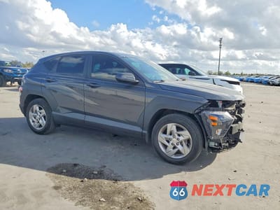 Czwarte zdjęcie samochodu z boku: 2024 HYUNDAI KONA SE VIN:KM8HA3AB2RU115296 - miniatura