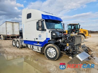 2000 VOLVO VN 4V4ND4JH9YN235134 - główne zdjęcie licytacji z USA - miniatura