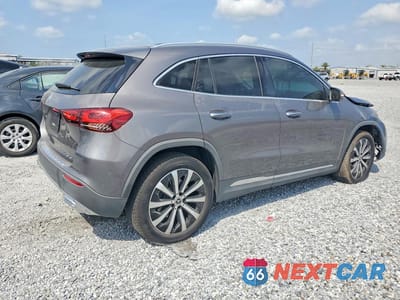 Trzecie zdjęcie samochodu z tyłu: 2022 MERCEDES-BENZ GLA 250 VIN:W1N4N4GB8NJ341738 - miniatura