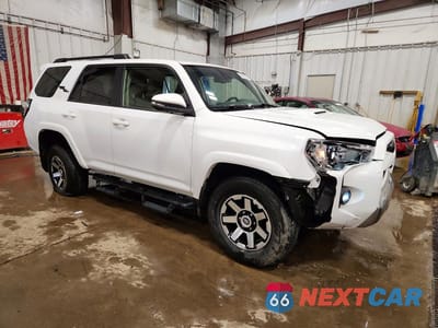 Czwarte zdjęcie samochodu z boku: 2023 TOYOTA 4RUNNER TRD OFF-ROAD PREMIUM VIN:JTERU5JR9P6135941 - miniatura