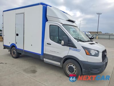 Czwarte zdjęcie samochodu z boku: 2022 FORD TRANSIT DELIVERY TRUCK VIN:1FDBW5Z8XNKA39697 - miniatura