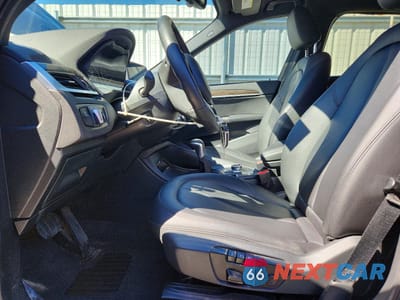 Zdjęcie 7 z 15 samochodu: 2018 BMW X1 XDRIVE28I VIN:WBXHT3C38J5K27820 - miniatura