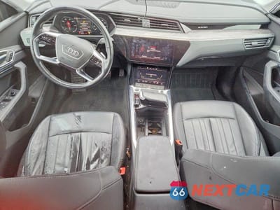 Zdjęcie 8 z 13 samochodu: 2021 AUDI E-TRON PREMIUM VIN:WA1AAAGEXMB021371 - miniatura