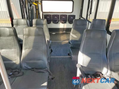 Zdjęcie 6 z 10 samochodu: 2019 FORD E350 SHUTTLE BUS VIN:1FDEE3FS5KDC35731 - miniatura