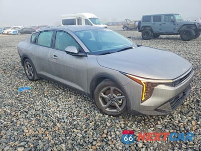 Czwarte zdjęcie samochodu z boku: 2025 KIA K4 LXS VIN:3KPFT4DE6SE120250 - miniatura