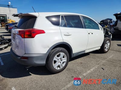 Trzecie zdjęcie samochodu z tyłu: 2015 TOYOTA RAV4 LE VIN:JTMZFREV0FJ028818 - miniatura