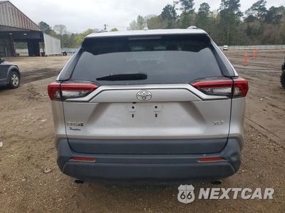 Zdjęcie 6 z 12 samochodu: 2021 TOYOTA RAV4 XLE VIN:2T3W1RFV2MC168465 - miniatura