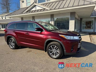 2018 TOYOTA HIGHLANDER XLE 5TDJZRFH2JS823121 - główne zdjęcie licytacji z USA - miniatura