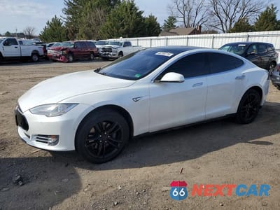 2015 TESLA MODEL S 5YJSA1E27FF104176 - główne zdjęcie licytacji z USA - miniatura