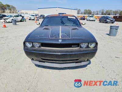 Piąte zdjęcie samochodu w środku: 2010 DODGE CHALLENGER SRT-8 VIN:2B3CJ7DW1AH142664 - miniatura