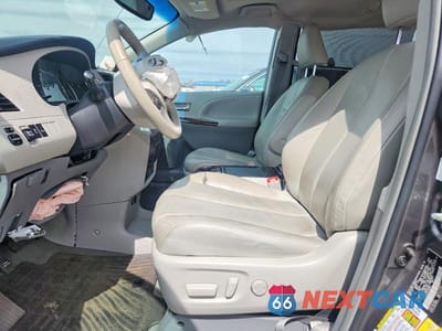 Zdjęcie 7 z 12 samochodu: 2014 TOYOTA SIENNA XLE 7-PASSENGER VIN:5TDDK3DC0ES082687 - miniatura