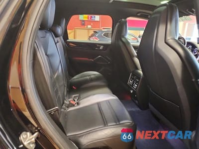 Zdjęcie 10 z 13 samochodu: 2021 PORSCHE CAYENNE VIN:WP1AA2AY7MDA05582 - miniatura