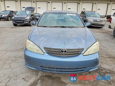 Piąte zdjęcie samochodu w środku: 2003 TOYOTA CAMRY LE V6 VIN:4T1BF32K13U552655 - miniatura
