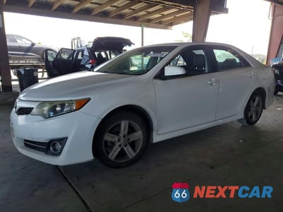 2014 TOYOTA CAMRY SE 4T1BF1FKXEU473082 - główne zdjęcie licytacji z USA - miniatura
