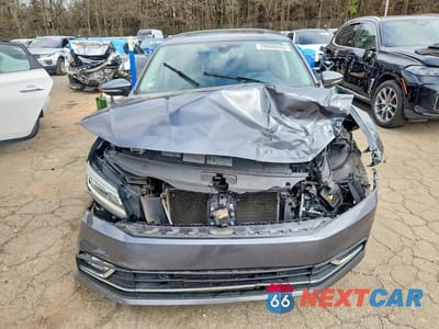 Piąte zdjęcie samochodu w środku: 2017 VOLKSWAGEN PASSAT SEL PREMIUM VIN:1VWCT7A32HC018108 - miniatura