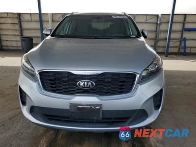 Piąte zdjęcie samochodu w środku: 2019 KIA SORENTO LX VIN:5XYPG4A33KG439331 - miniatura