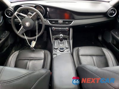 Zdjęcie 8 z 11 samochodu: 2017 ALFA ROMEO GIULIA VIN:ZARFAEBN2H7542433 - miniatura