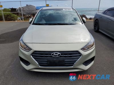 Piąte zdjęcie samochodu w środku: 2018 HYUNDAI ACCENT SE VIN:3KPC24A39JE035040 - miniatura