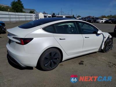 Trzecie zdjęcie samochodu z tyłu: 2025 TESLA MODEL 3 VIN:5YJ3E1EA6SF026077 - miniatura