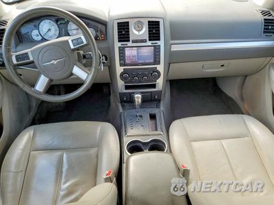 Zdjęcie 8 z 12 samochodu: 2010 CHRYSLER 300 TOURING VIN:2C3CA5CV4AH221388 - miniatura