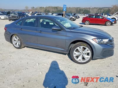 Czwarte zdjęcie samochodu z boku: 2023 VOLKSWAGEN JETTA S VIN:3VW5M7BU8PM013019 - miniatura