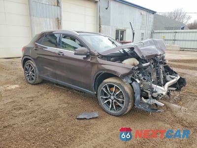 Czwarte zdjęcie samochodu z boku: 2015 MERCEDES-BENZ GLA 250 VIN:WDCTG4EB3FJ160123 - miniatura