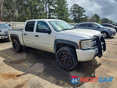 Czwarte zdjęcie samochodu z boku: 2010 CHEVROLET SILVERADO K1500 LT VIN:3GCRKSEA4AG129743 - miniatura