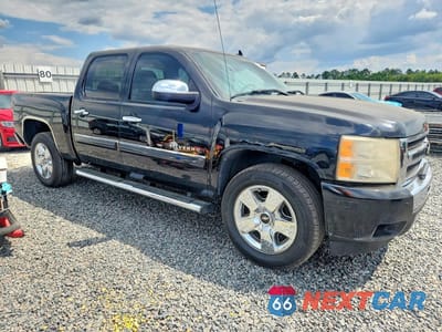 Czwarte zdjęcie samochodu z boku: 2011 CHEVROLET SILVERADO C1500 LT VIN:3GCPCSE0XBG187952 - miniatura