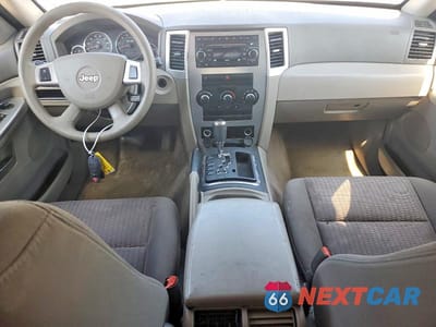 Zdjęcie 8 z 13 samochodu: 2009 JEEP GRAND CHEROKEE LAREDO VIN:1J8GS48K09C521598 - miniatura