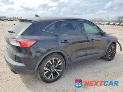 Trzecie zdjęcie samochodu z tyłu: 2022 FORD ESCAPE VIN:1FMCU0G64NUA82435 - miniatura