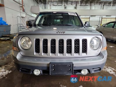 Piąte zdjęcie samochodu w środku: 2015 JEEP PATRIOT SPORT VIN:1C4NJPBB0FD273760 - miniatura