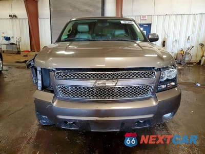 Piąte zdjęcie samochodu w środku: 2011 CHEVROLET TAHOE K1500 LTZ VIN:1GNSKCE00BR236196 - miniatura