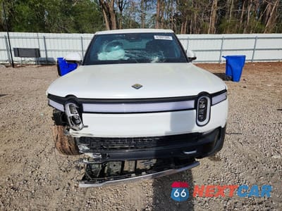 Piąte zdjęcie samochodu w środku: 2022 RIVIAN R1T ADVENTURE VIN:7FCTGAAA2NN006568 - miniatura