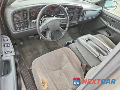 Zdjęcie 8 z 12 samochodu: 2004 CHEVROLET SILVERADO K2500 HEAVY DUTY VIN:1GCHK29U14E390131 - miniatura