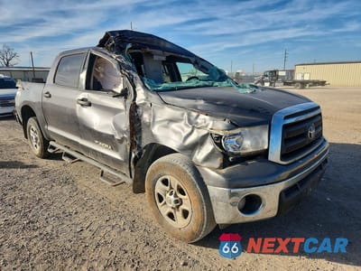 Czwarte zdjęcie samochodu z boku: 2013 TOYOTA TUNDRA VIN:5TFEM5F15DX067200 - miniatura