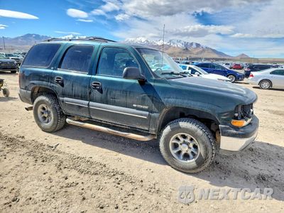 Czwarte zdjęcie samochodu z boku: 2001 CHEVROLET TAHOE C1500 VIN:1GNEC13T21R219622 - miniatura