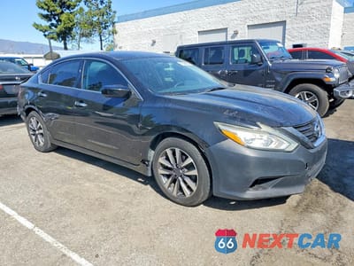 Czwarte zdjęcie samochodu z boku: 2017 NISSAN ALTIMA 2.5 SV VIN:1N4AL3AP6HC291693 - miniatura