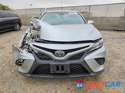 Piąte zdjęcie samochodu w środku: 2018 TOYOTA CAMRY SE VIN:4T1B11HK0JU119836 - miniatura