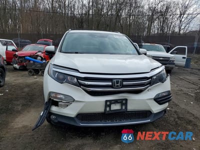 Piąte zdjęcie samochodu w środku: 2017 HONDA PILOT TOURING VIN:5FNYF6H97HB092485 - miniatura