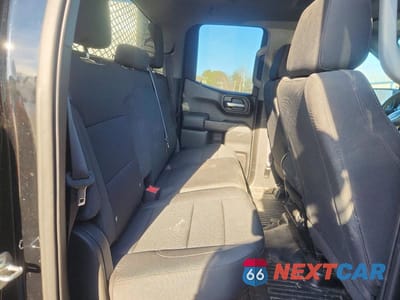 Zdjęcie 10 z 12 samochodu: 2023 GMC SIERRA K1500 VIN:1GTRUAED3PZ148341 - miniatura