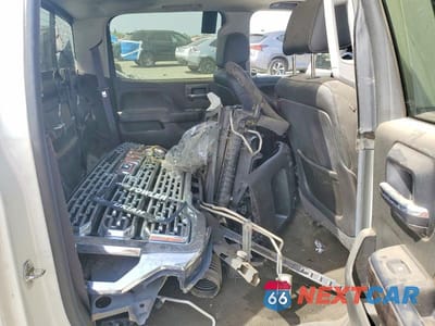 Zdjęcie 10 z 12 samochodu: 2015 GMC SIERRA K1500 DENALI VIN:3GTU2WEC4FG388775 - miniatura