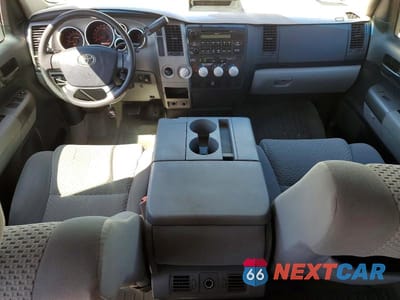 Zdjęcie 8 z 11 samochodu: 2011 TOYOTA TUNDRA GRADE VIN:5TFDW5F16BX192841 - miniatura