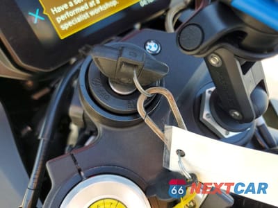 Zdjęcie 8 z 9 samochodu: 2023 BMW S 1000 RR VIN:WB10E6300P6H63871 - miniatura