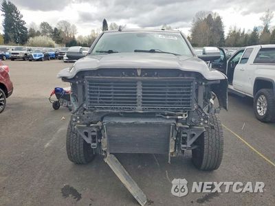 Piąte zdjęcie samochodu w środku: 2019 RAM 2500 LARAMIE VIN:3C6UR5FLXKG615344 - miniatura