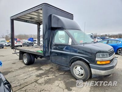 Czwarte zdjęcie samochodu z boku: 2023 CHEVY EXPRESS G3500 VIN:1GB3GRC73P1246281 - miniatura