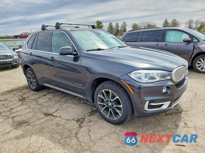 Czwarte zdjęcie samochodu z boku: 2018 BMW X5 XDRIVE35I VIN:5UXKR0C53J0Y02905 - miniatura