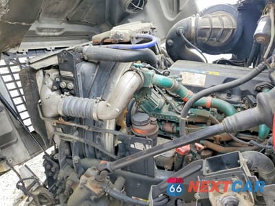 Zdjęcie 7 z 10 samochodu: 2010 VOLVO VN VNM VIN:4V4MC9DF7AN281038 - miniatura